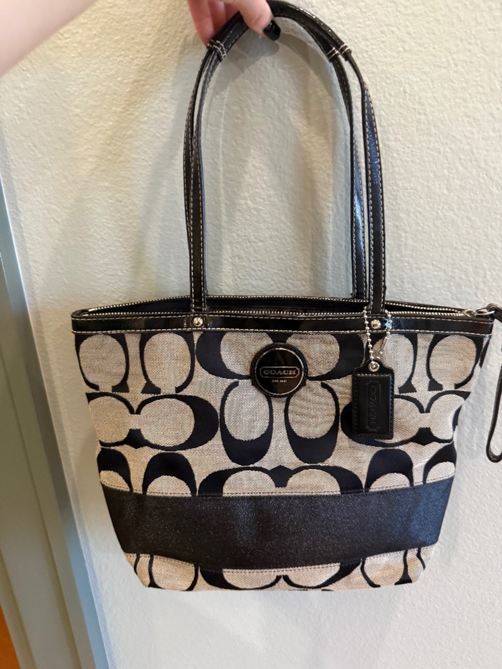 Coach classic shoulder bag